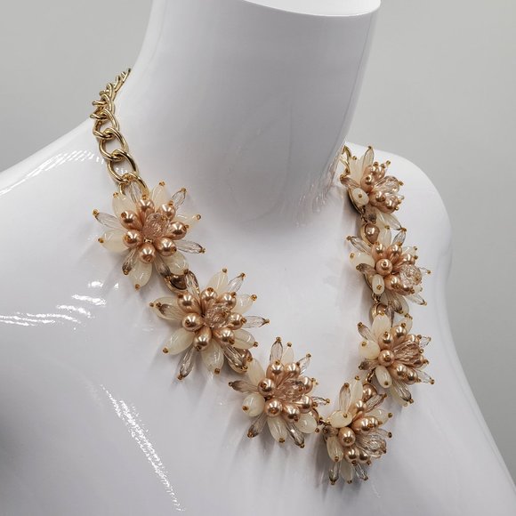 Banana Republic Flower Bib Necklace - Picture 4 of 16